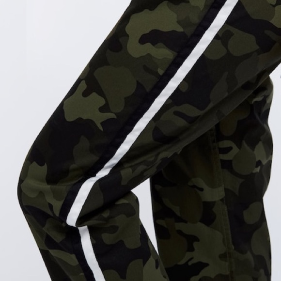 Converse Women’s Camo Green Ankle Length Pants Contrast Side Stripe M - Picture 3 of 16